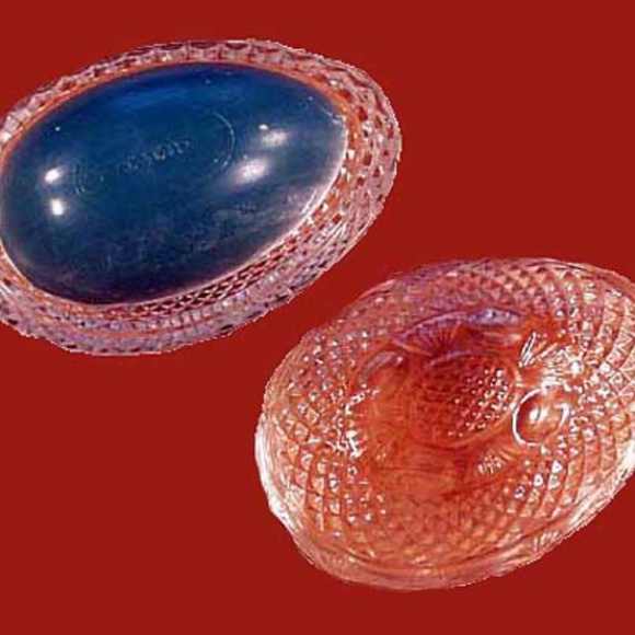 AVON VINTAGE FOSTORIA CRYSTAL 1977 DISH & SOAP 3 PIECE SET, BLUE EGG SOAP, LILAC - Picture 2 of 3